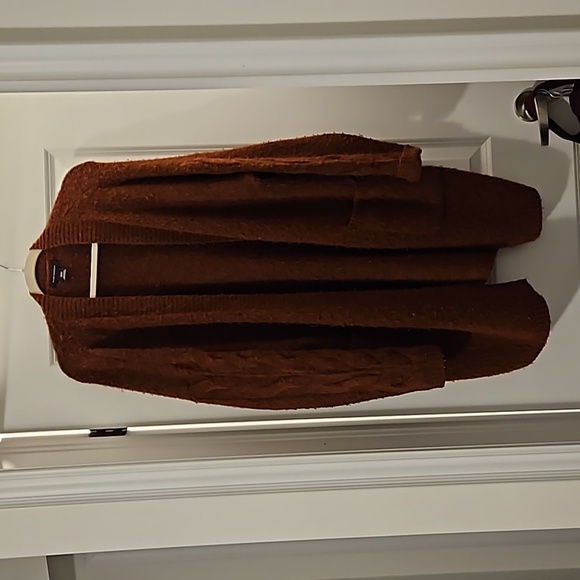 Club Monaco Oversized Cable Cardigan - Picture 3 of 6